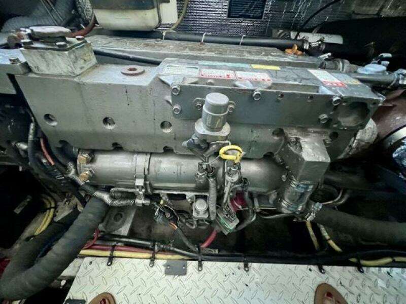 28 Partner Ship 2003 Cruisers 3772 Engine Room 10 Medium