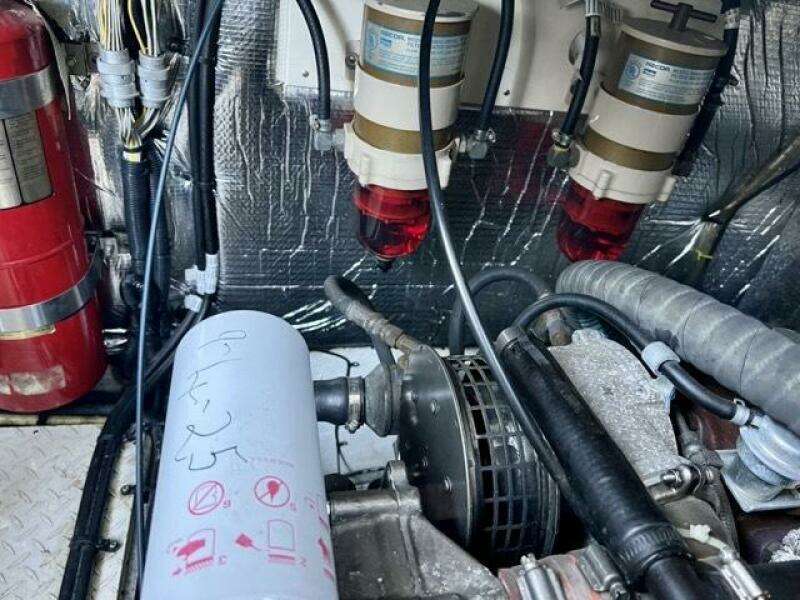 30 Partner Ship 2003 Cruisers 3772 Engine Room 6 Medium