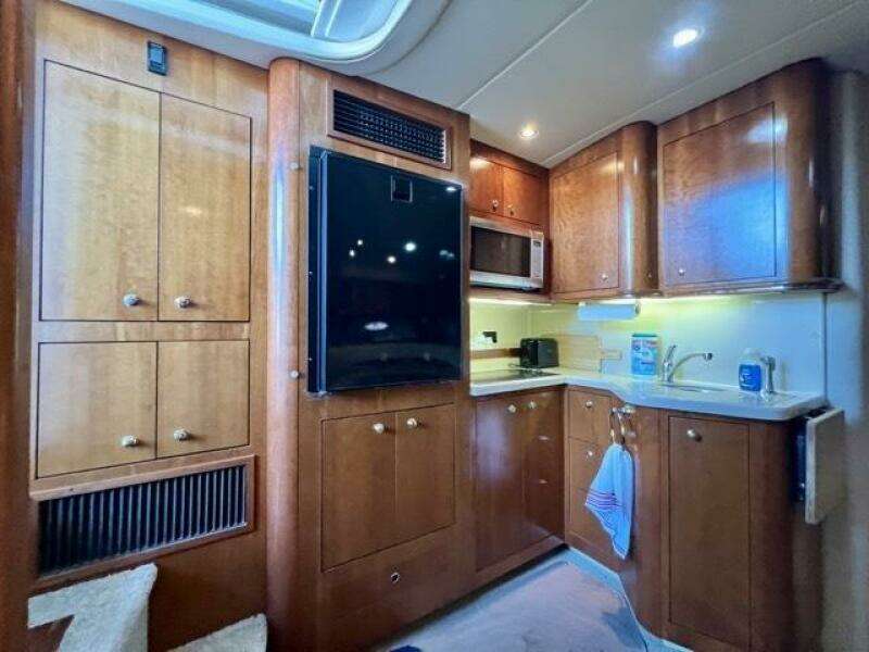 21 Partner Ship 2003 Cruisers 3772 Galley 2 Medium