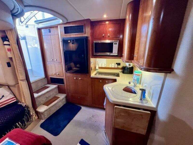 20 Partner Ship 2003 Cruisers 3772 Galley 1 Medium