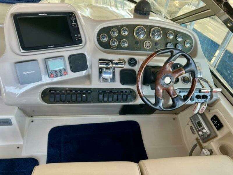 14 Partner Ship 2003 Cruisers 3772 Helm 1 Medium