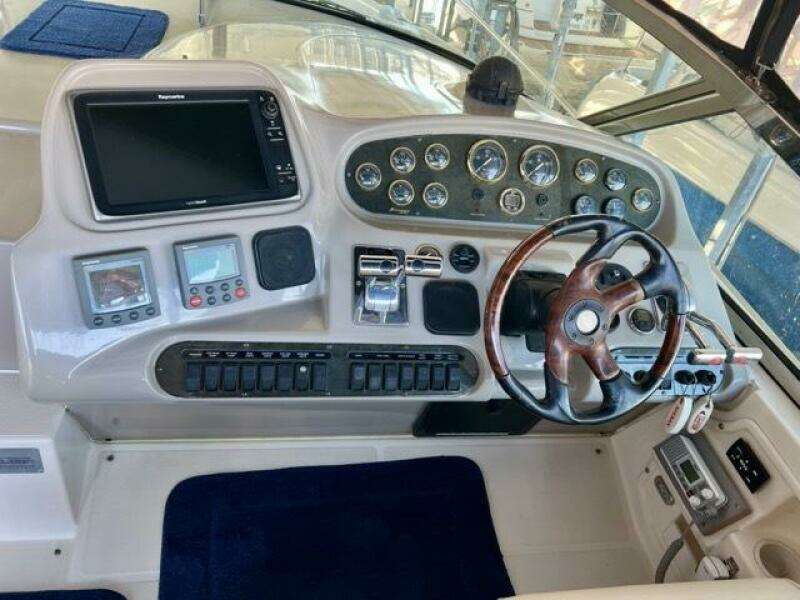 13 Partner Ship 2003 Cruisers 3772 Helm 2 Medium