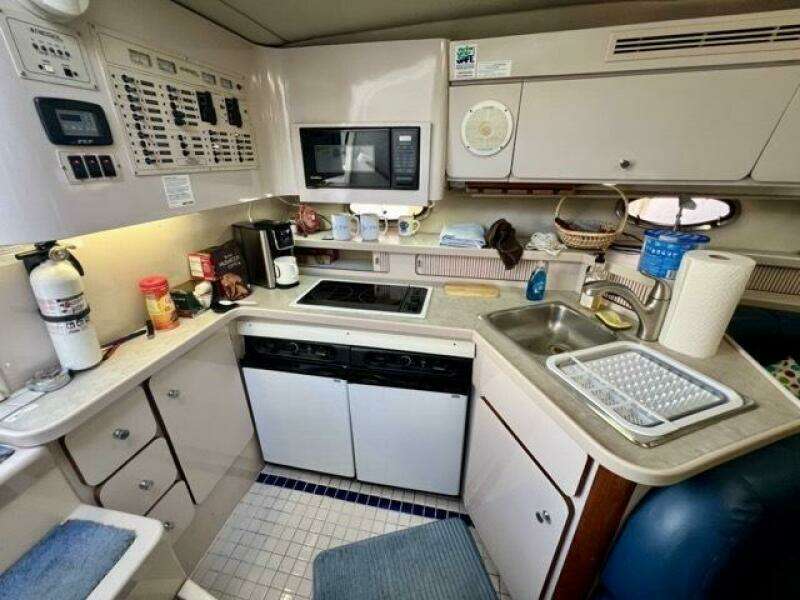 6 Sea Yall 1995 Regal 400 Commodore Galley 1 Medium