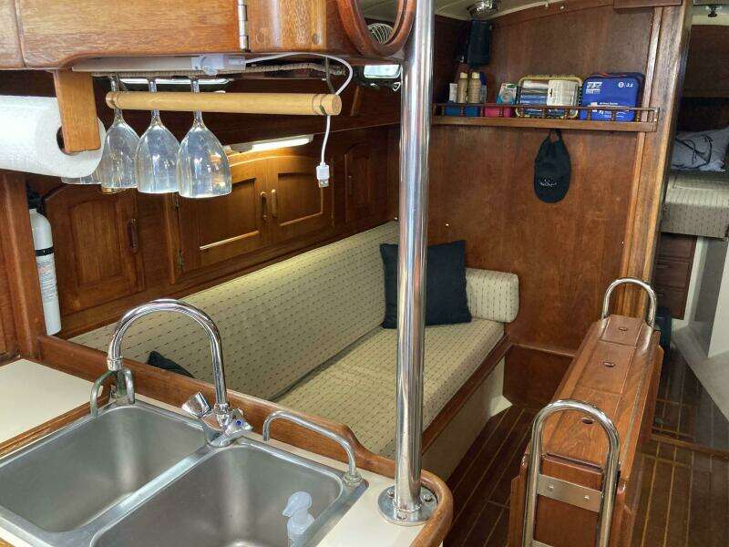 34ft Pacific Seacraft Yacht For Sale