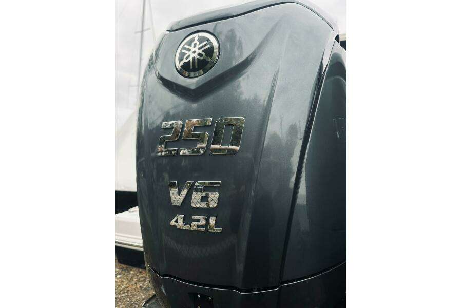 27ft Robalo Yacht For Sale