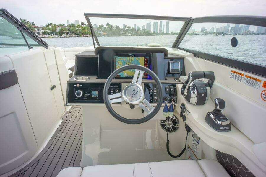 31ft Sea Ray Yacht For Sale