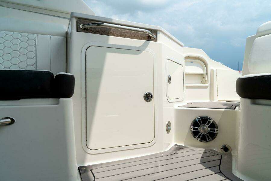 31ft Sea Ray Yacht For Sale