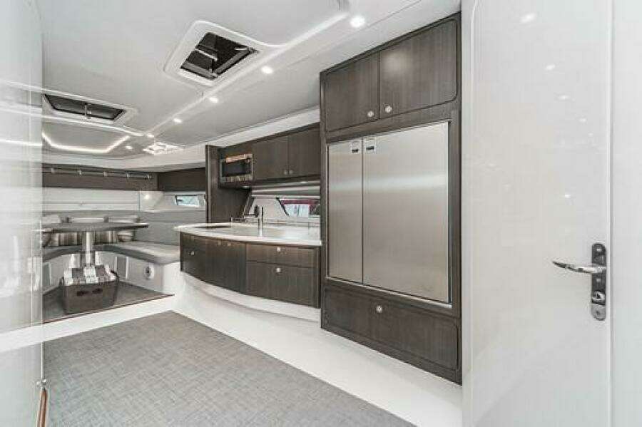 R amp R 5 47ft Intrepid Yacht For Sale