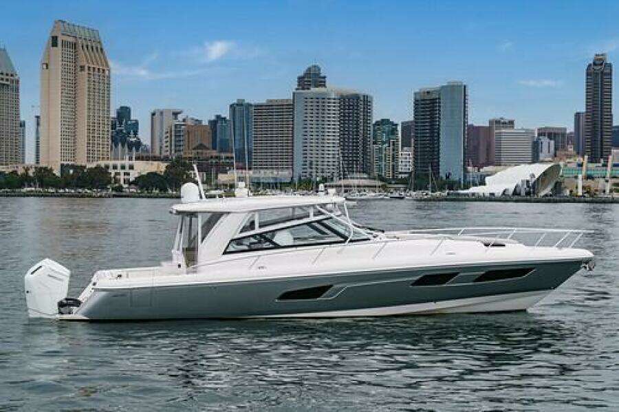 R amp R 5 47ft Intrepid Yacht For Sale