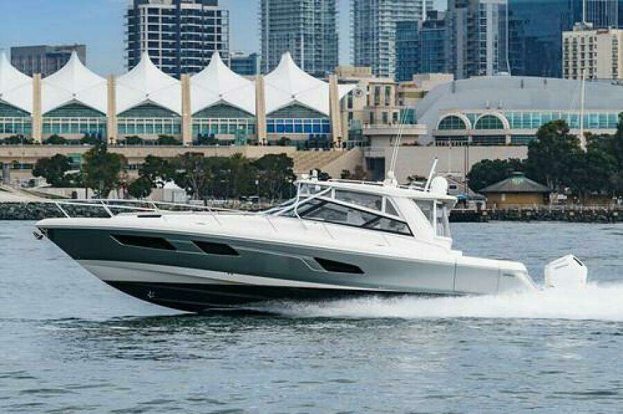 R amp R 5 47ft Intrepid Yacht For Sale
