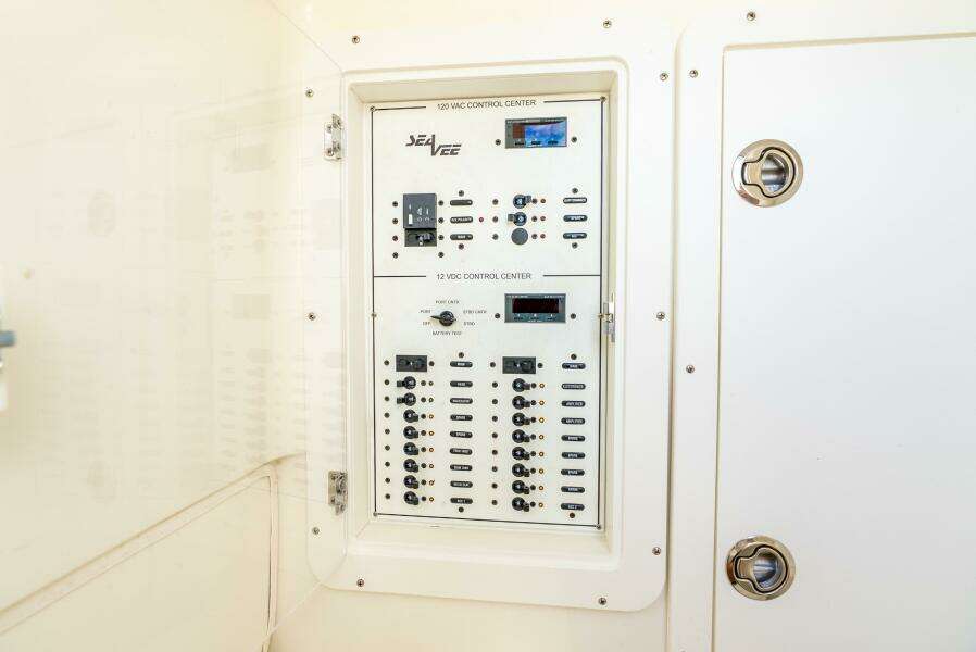 34ft SeaVee Yacht For Sale