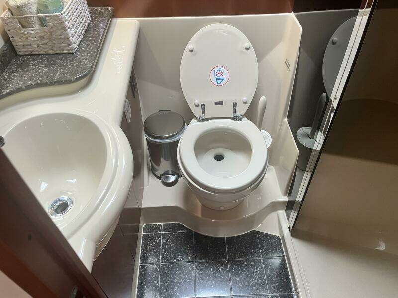 39ft Cruisers Yachts Yacht For Sale