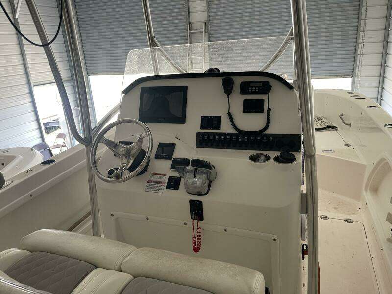 23ft Twin Vee Yacht For Sale