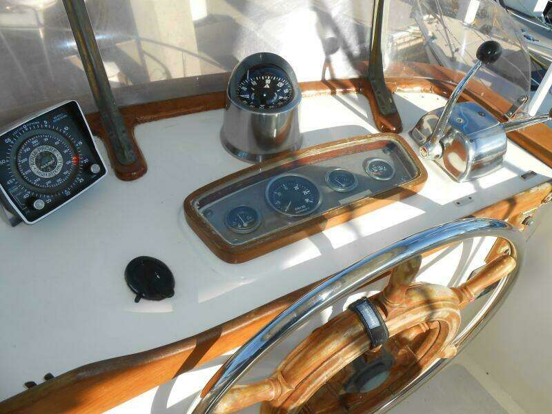 Ahoy Vey 34ft CHB Yacht For Sale