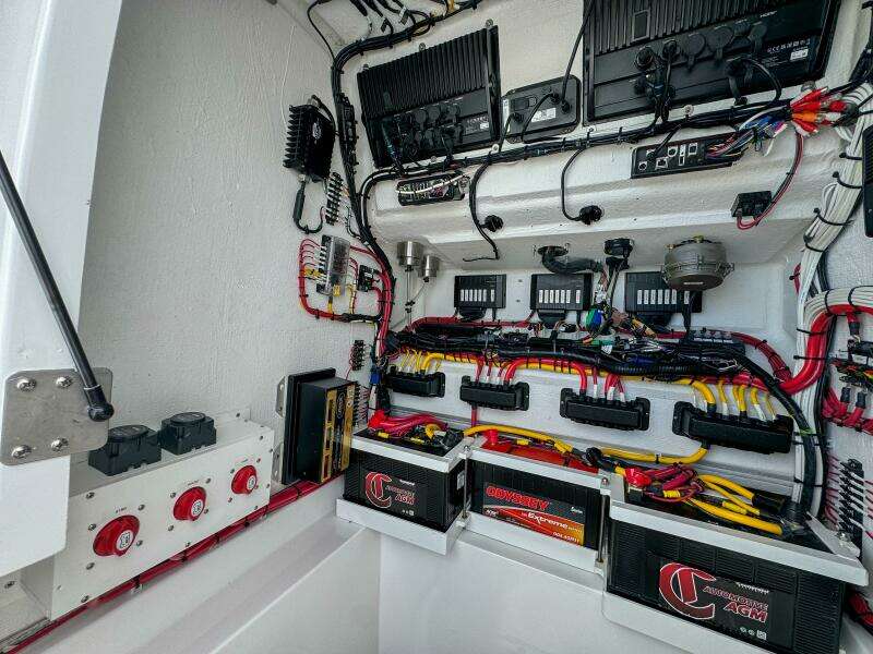 33ft Front Runner Yacht For Sale