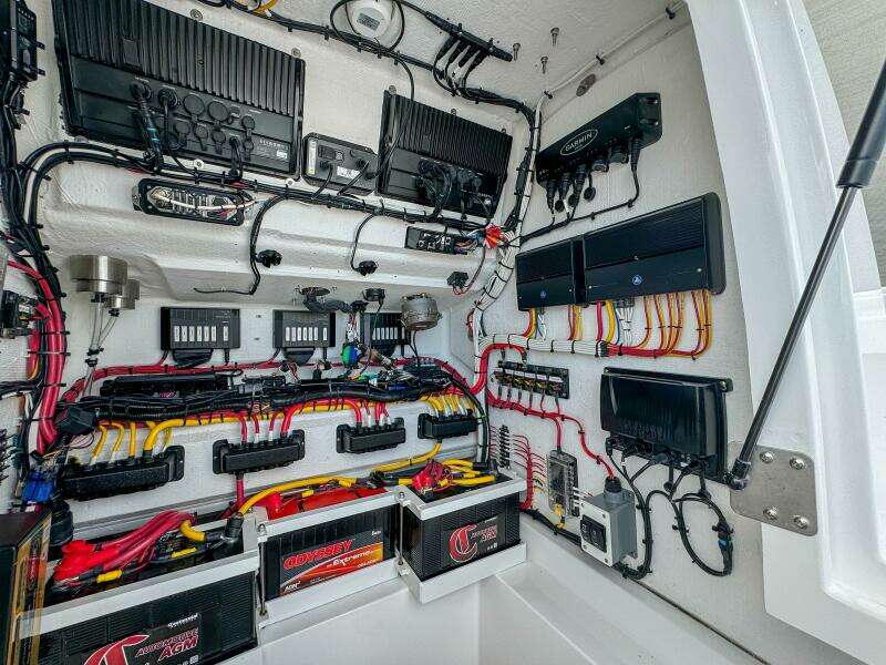 33ft Front Runner Yacht For Sale