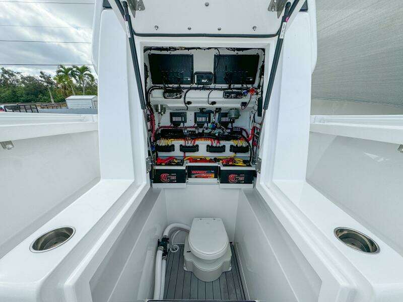 33ft Front Runner Yacht For Sale