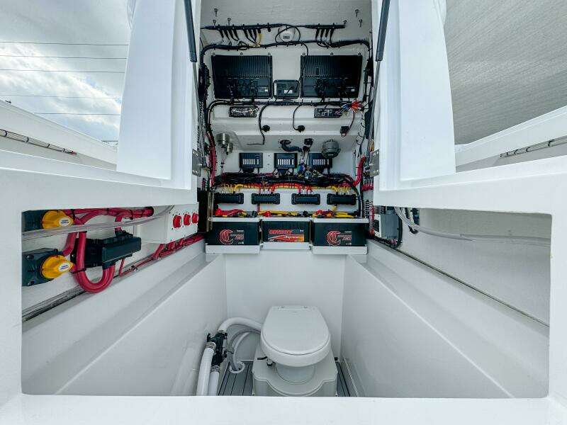 33ft Front Runner Yacht For Sale