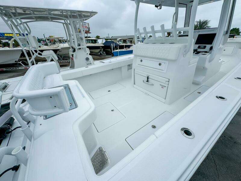 33ft Front Runner Yacht For Sale