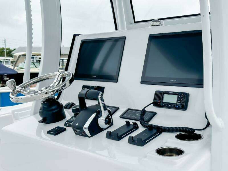 33ft Front Runner Yacht For Sale