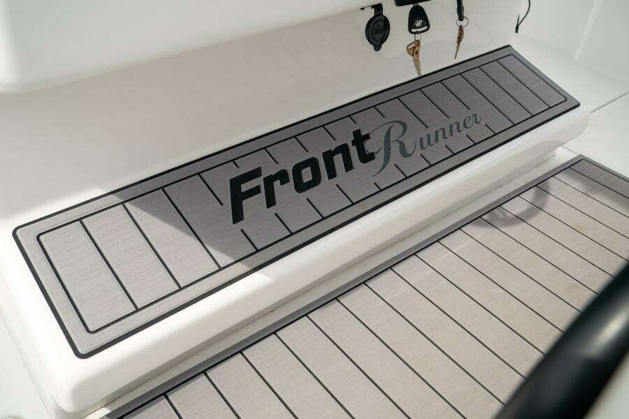 33ft Front Runner Yacht For Sale