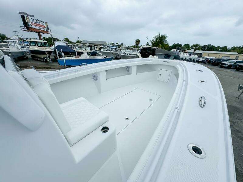 33ft Front Runner Yacht For Sale