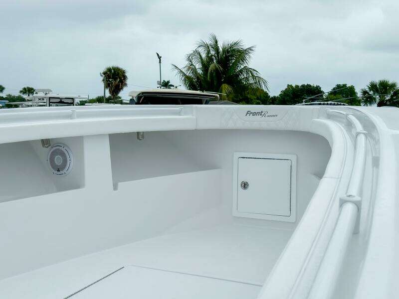 33ft Front Runner Yacht For Sale