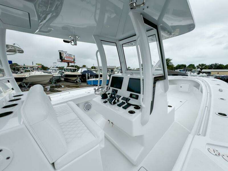 33ft Front Runner Yacht For Sale