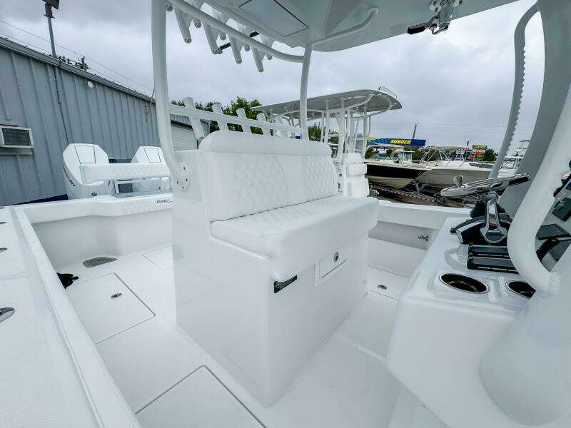 33ft Front Runner Yacht For Sale