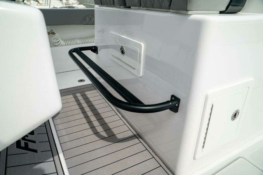 33ft Front Runner Yacht For Sale