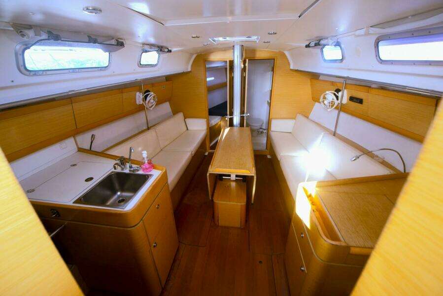 Libertas  40ft Beneteau Yacht For Sale