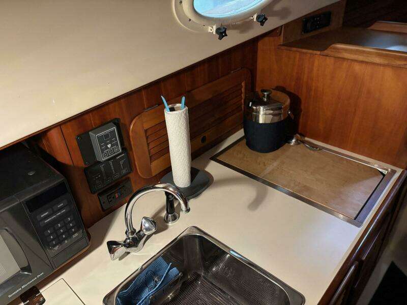 PIROUETTE 36ft Hinckley Yacht For Sale