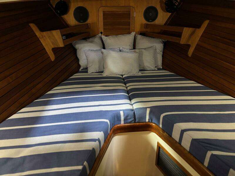 PIROUETTE 36ft Hinckley Yacht For Sale