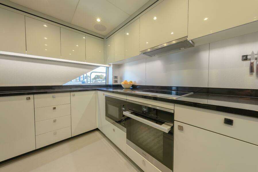 REUNION 95ft Sunseeker Yacht For Sale