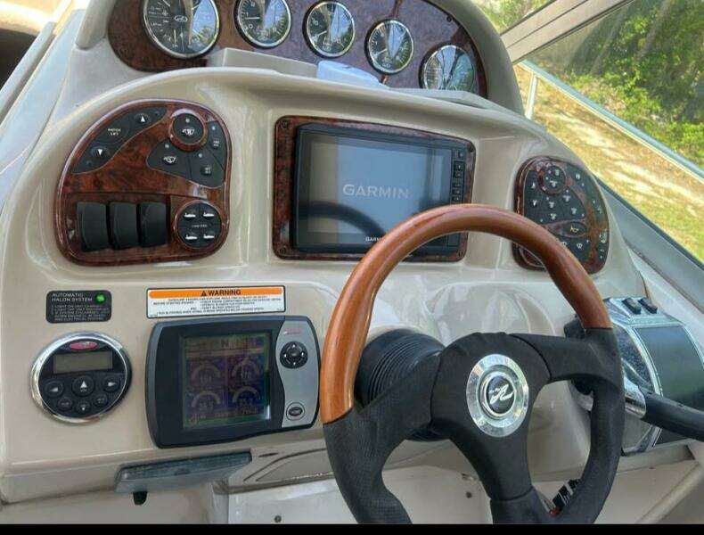 Pura Vida 33ft Sea Ray Yacht For Sale