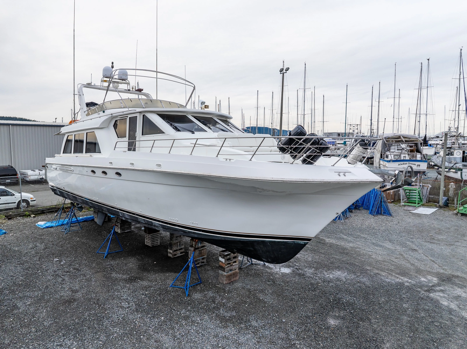 2001 Navigator 61 Pilothouse