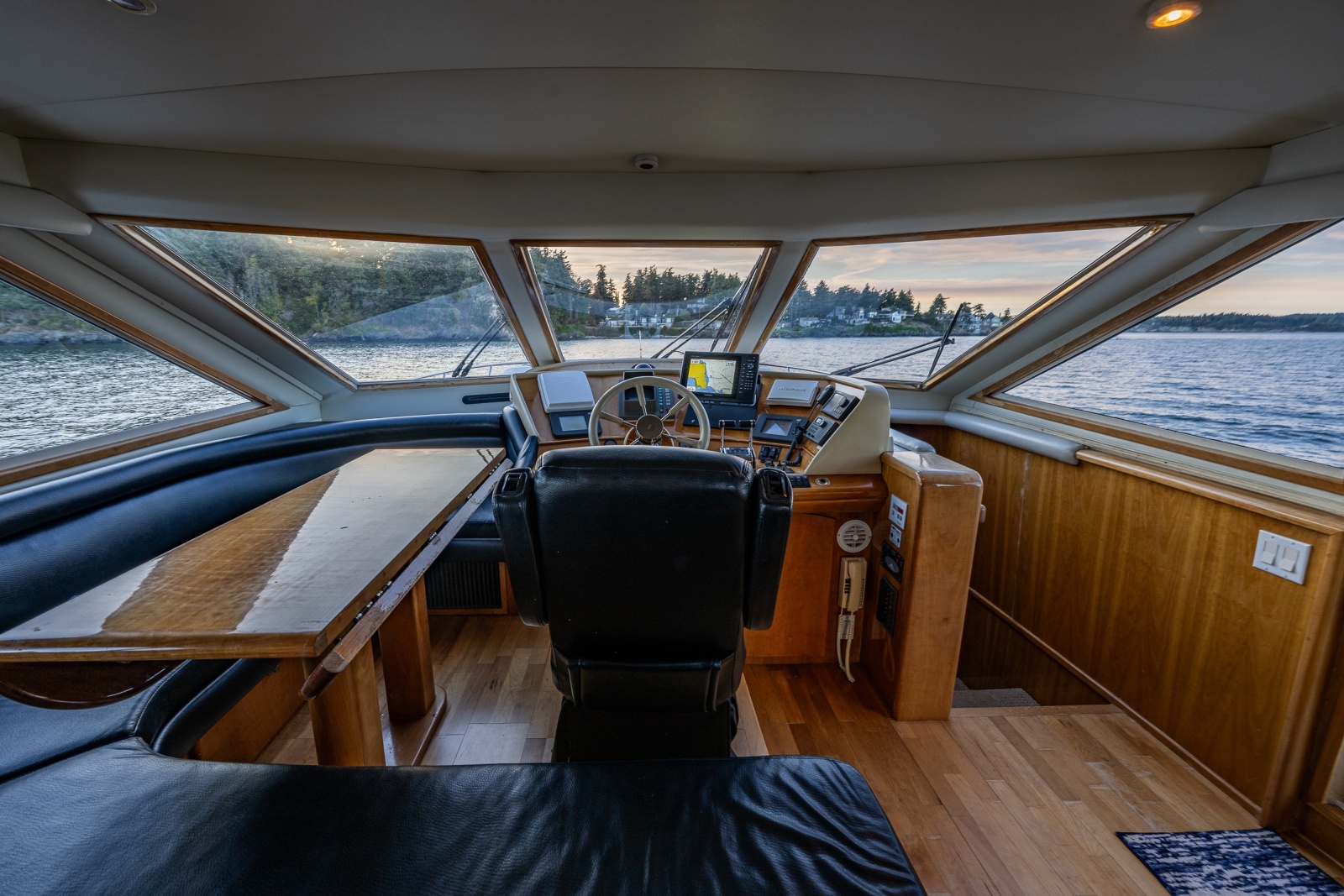 2001 Navigator 61 Pilothouse