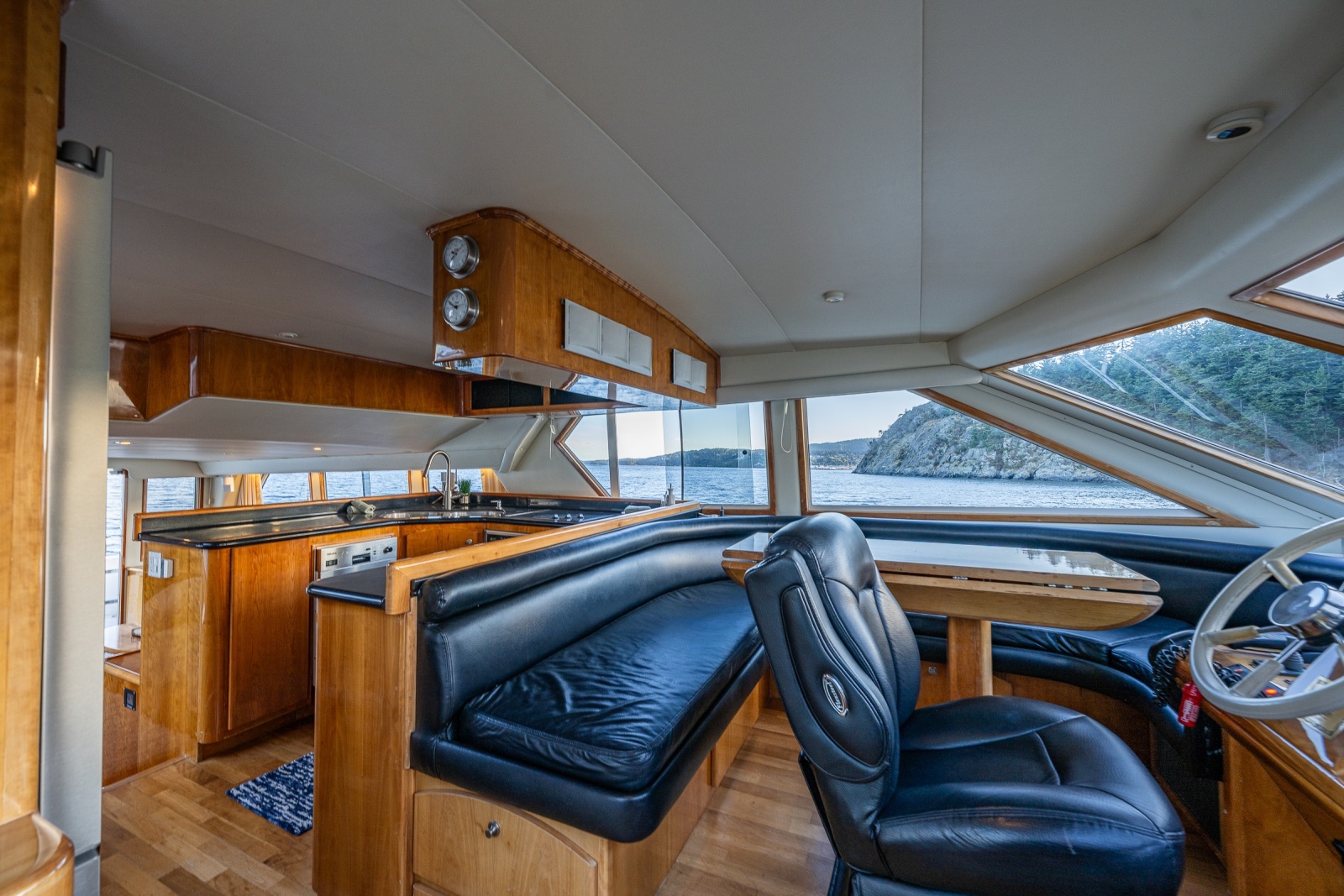 2001 Navigator 61 Pilothouse
