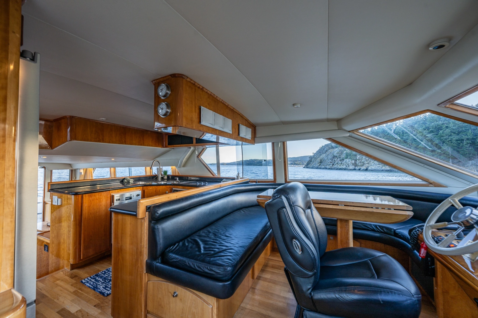 2001 Navigator 61 Pilothouse