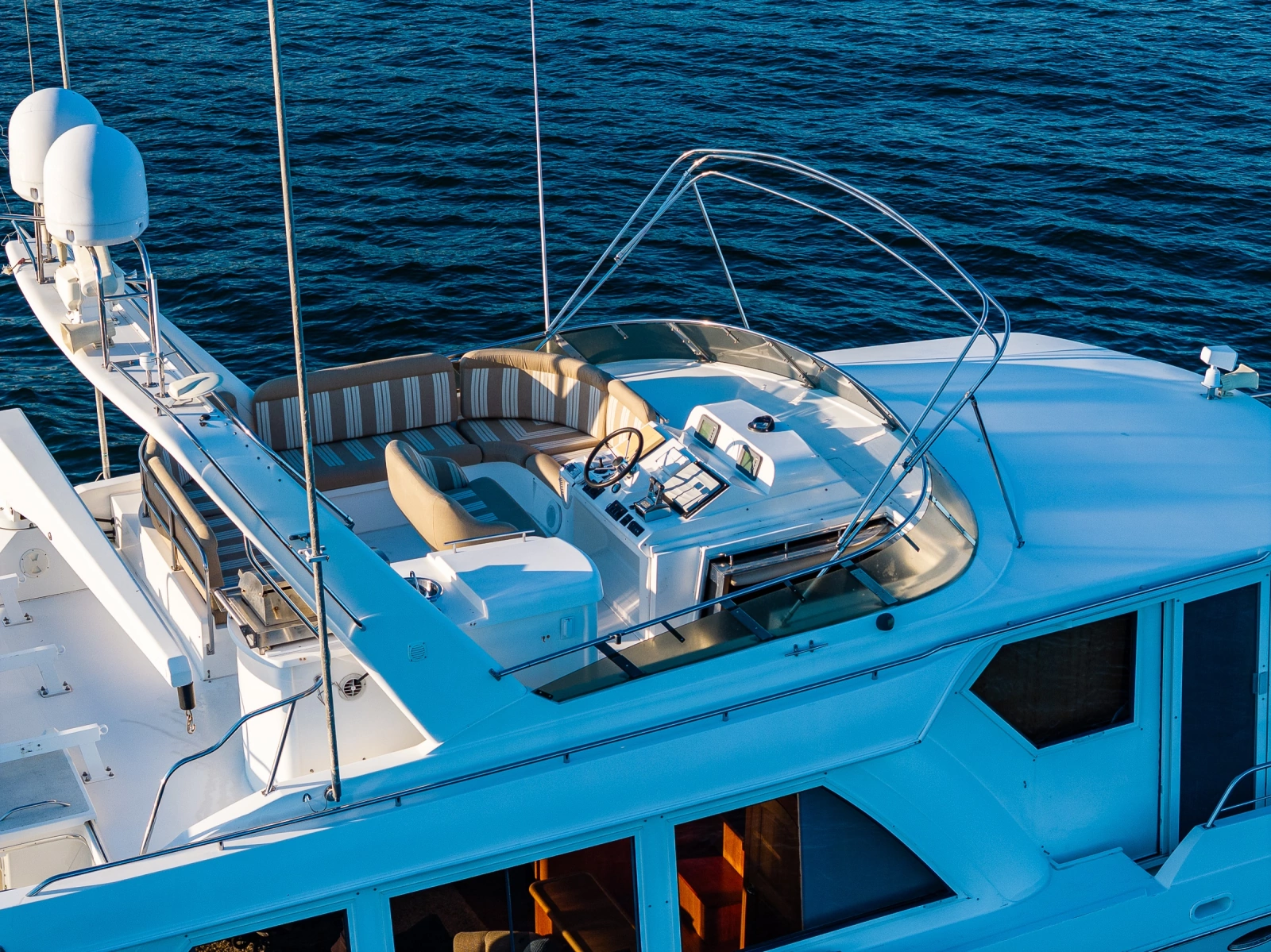 2001 Navigator 61 Pilothouse