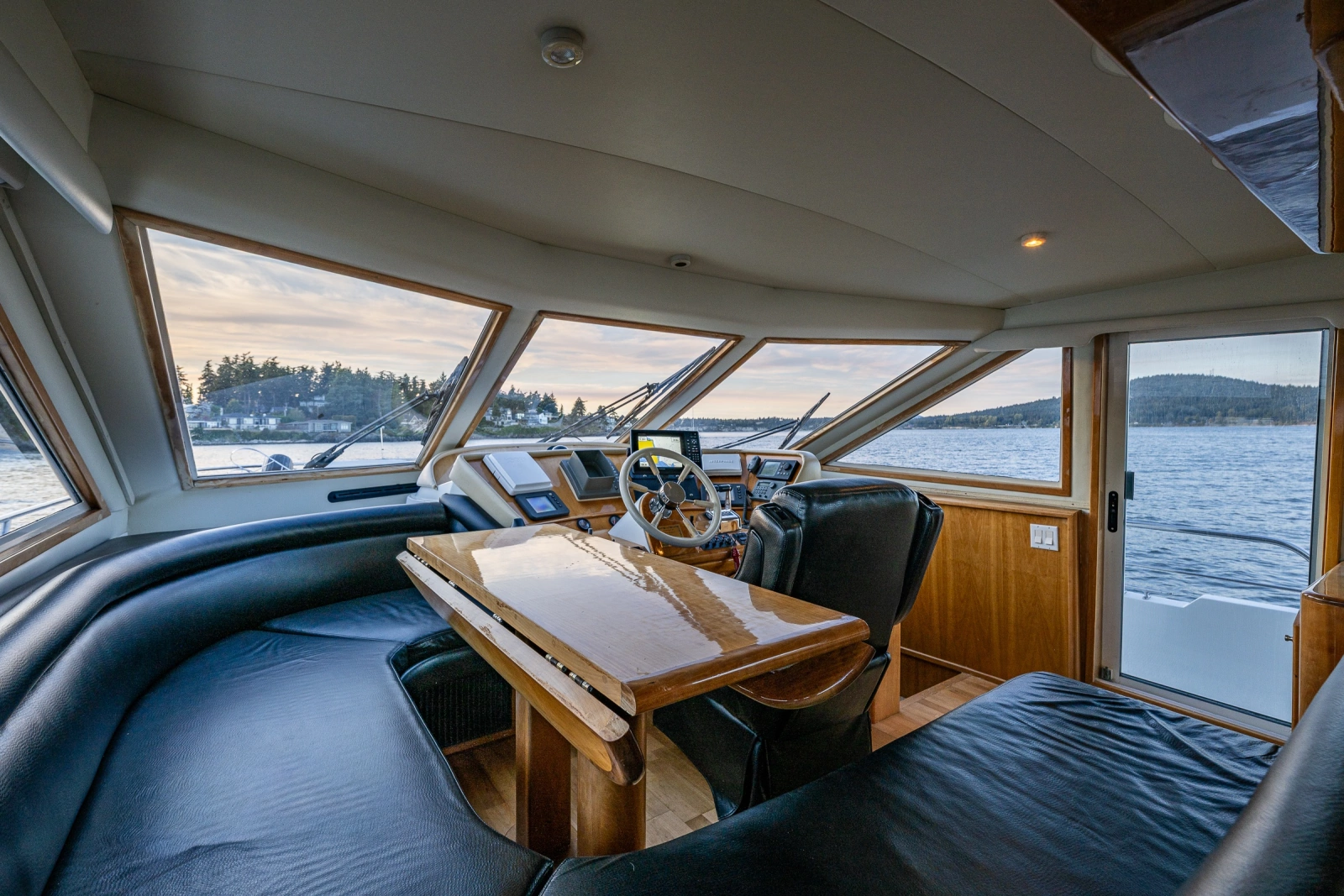 2001 Navigator 61 Pilothouse