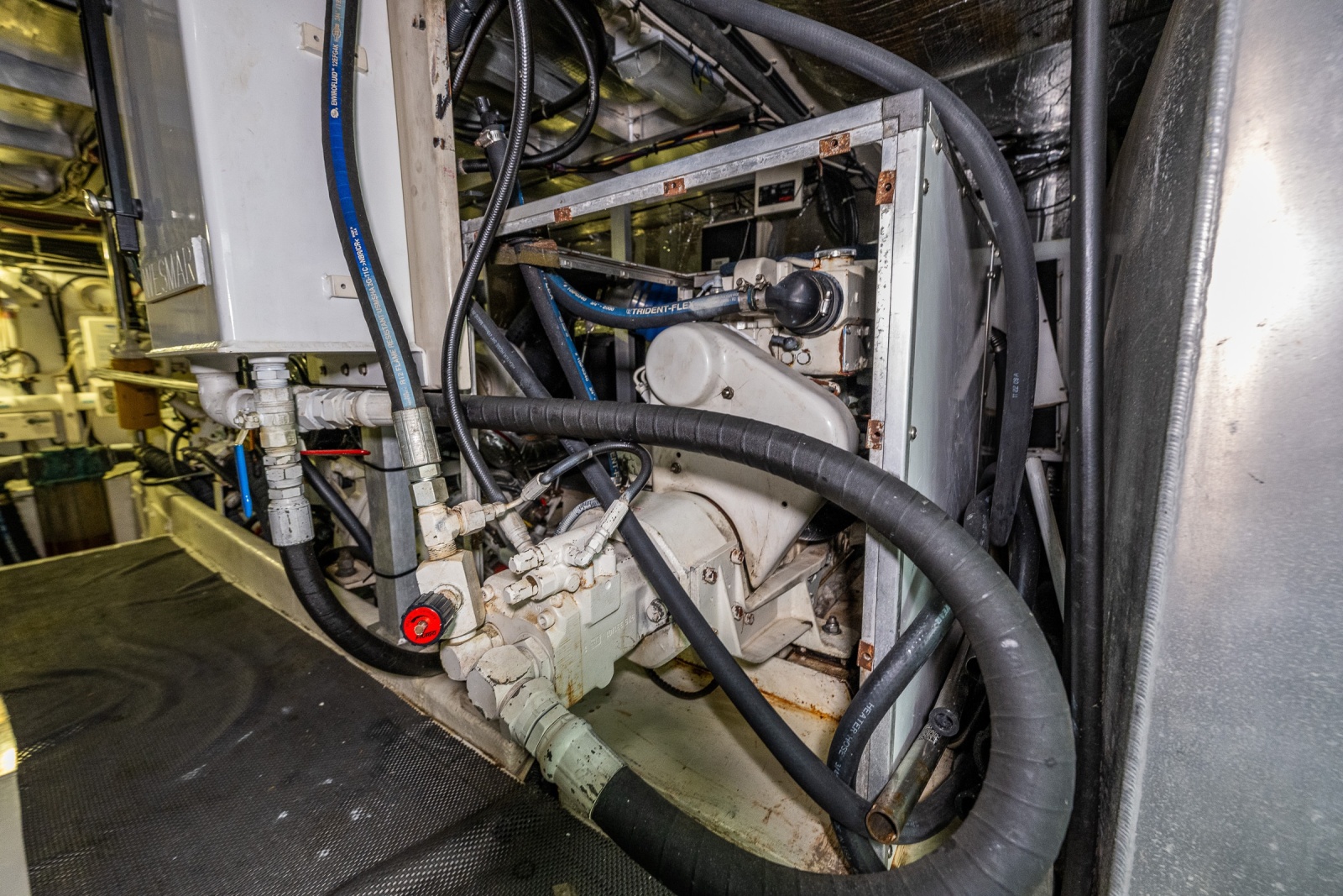 2001 Navigator 61 Pilothouse