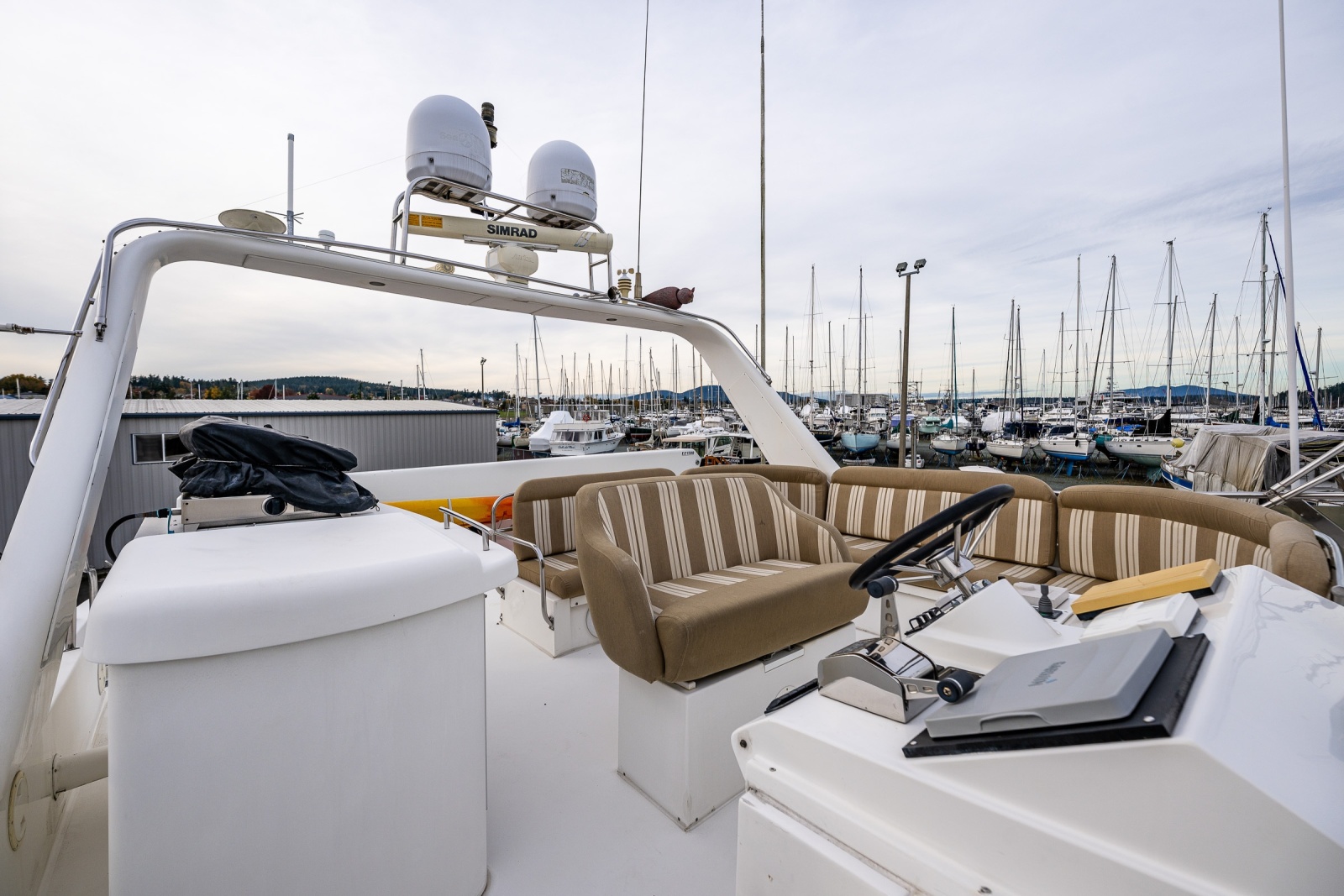 2001 Navigator 61 Pilothouse