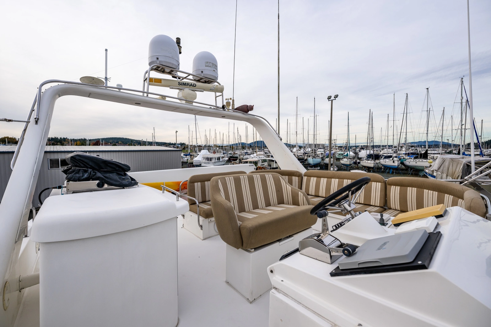 2001 Navigator 61 Pilothouse
