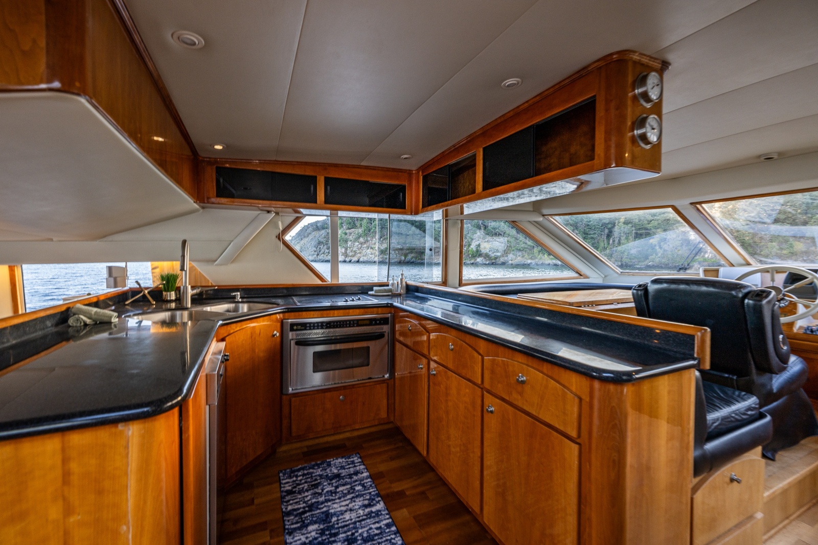 2001 Navigator 61 Pilothouse