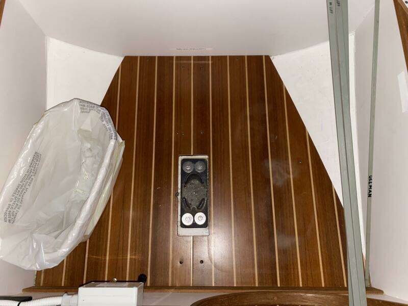 Still Crazy 28ft Alerion Yacht For Sale