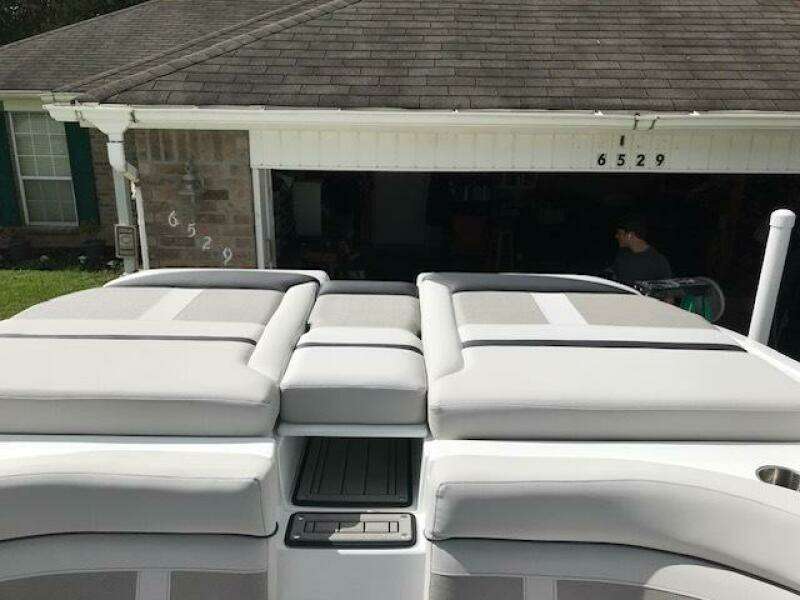 29ft Rinker Yacht For Sale