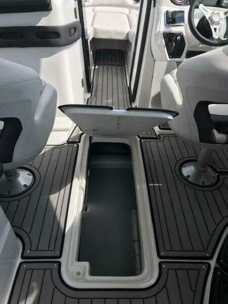 29ft Rinker Yacht For Sale