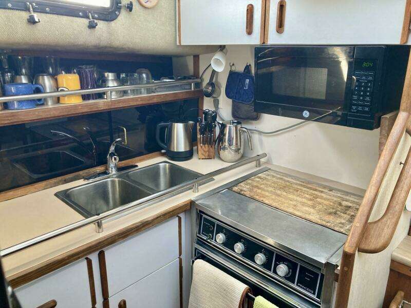 36ft Carver Yacht For Sale