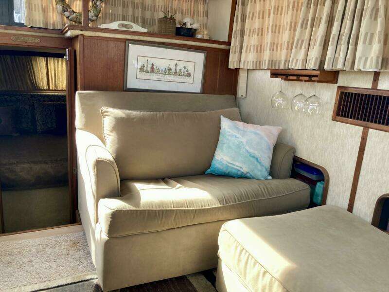 36ft Carver Yacht For Sale